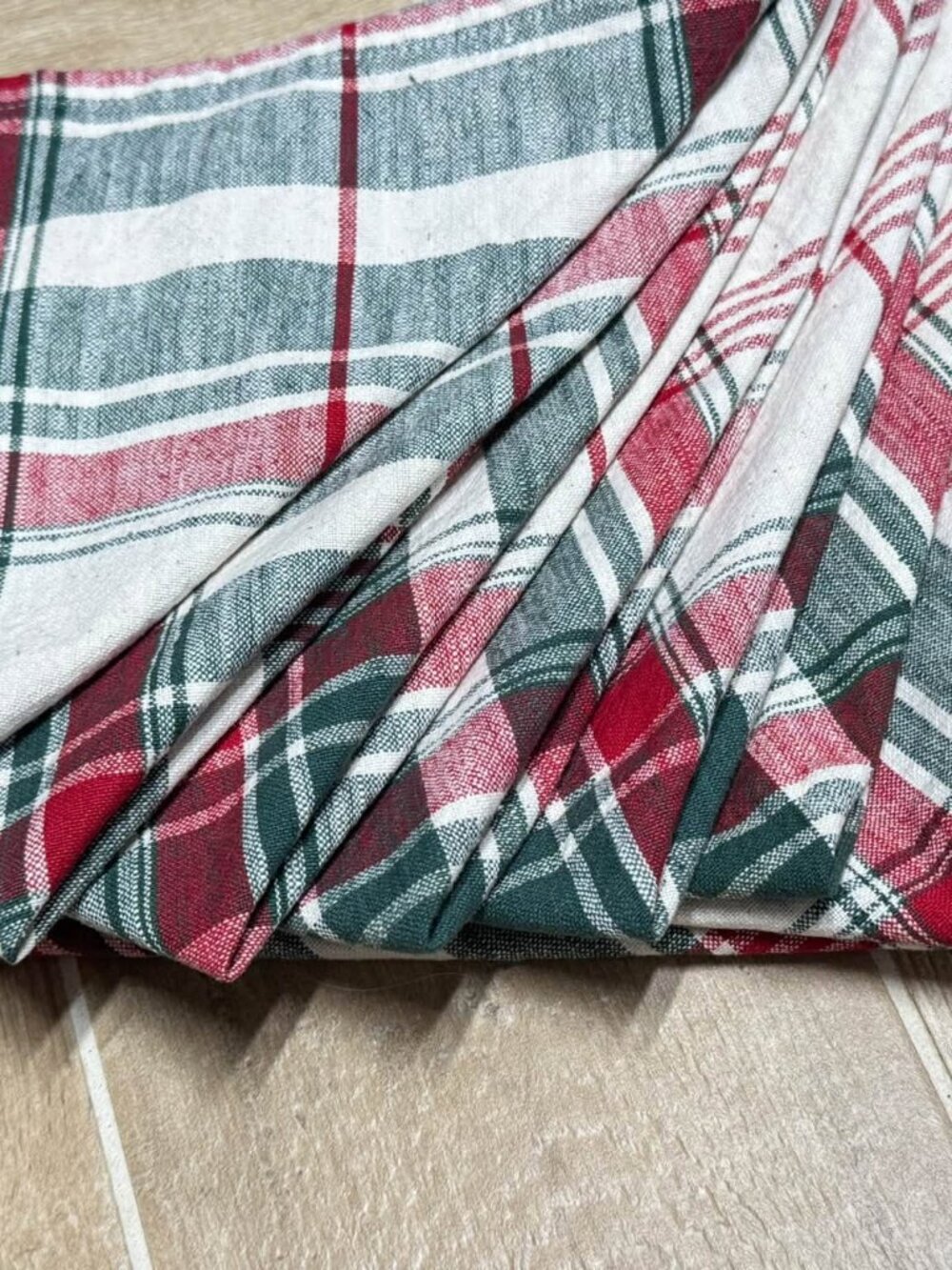 8 Piece Christmas Linen Napkin Set - Plaid